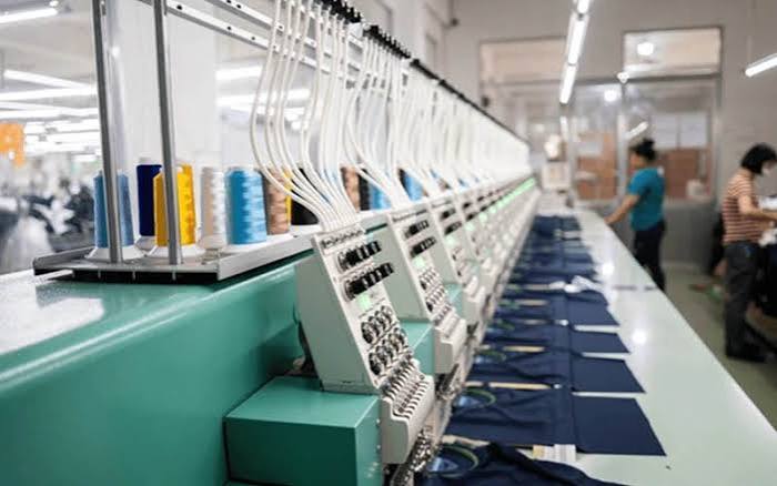 Cung cấp máy móc, thiết bị cho ngành dệt may và công nghiệp phụ trợ.